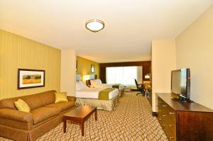 holiday inn express and suites williston by ihg