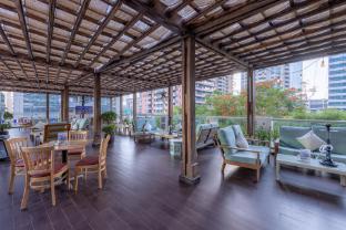 time oak hotel and suites