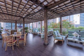 time oak hotel and suites