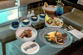 time oak hotel and suites