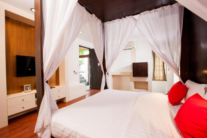 pao jin poon beach front villa