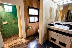 pao jin poon beach front villa