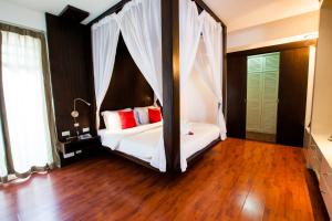 pao jin poon beach front villa