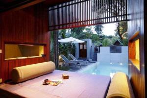 pao jin poon beach front villa
