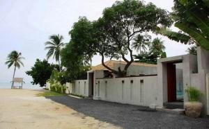 pao jin poon beach front villa