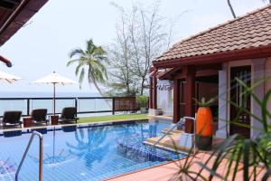 pao jin poon beach front villa