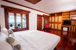 pao jin poon beach front villa