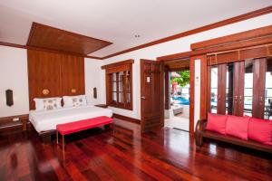 pao jin poon beach front villa