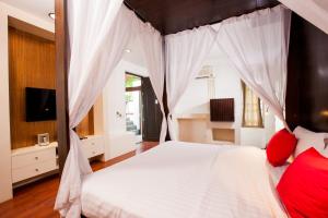 pao jin poon beach front villa