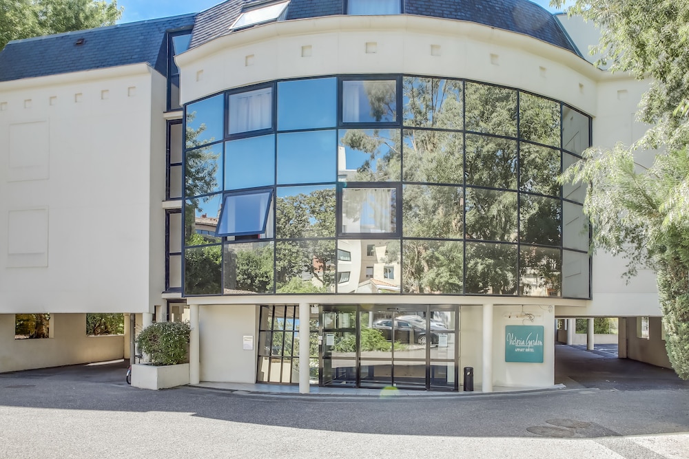 victoria garden bordeaux centre