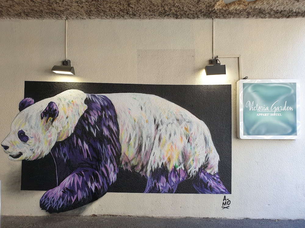 victoria garden bordeaux centre