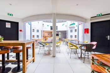 victoria garden bordeaux centre