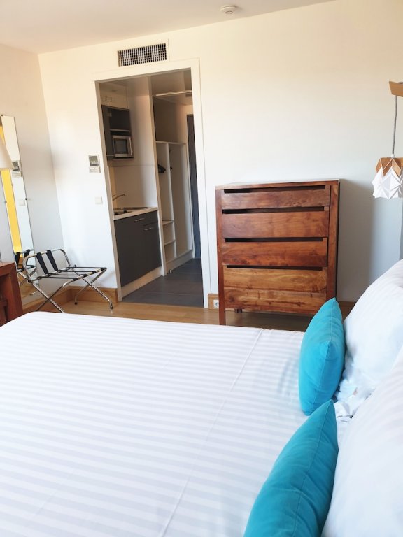 victoria garden bordeaux centre