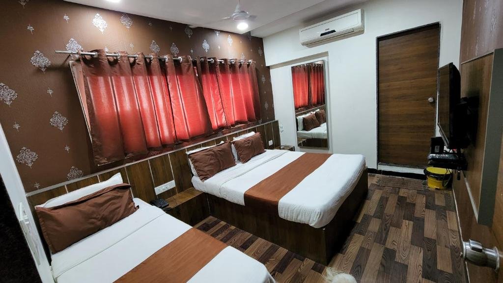 Hotel Nova Prime,Thaltej>>Ahmedabad,2 star