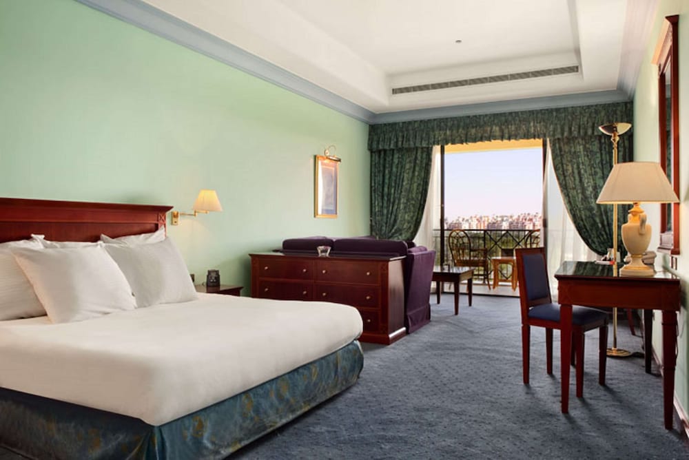 hilton pyramids golf