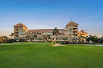 hilton pyramids golf