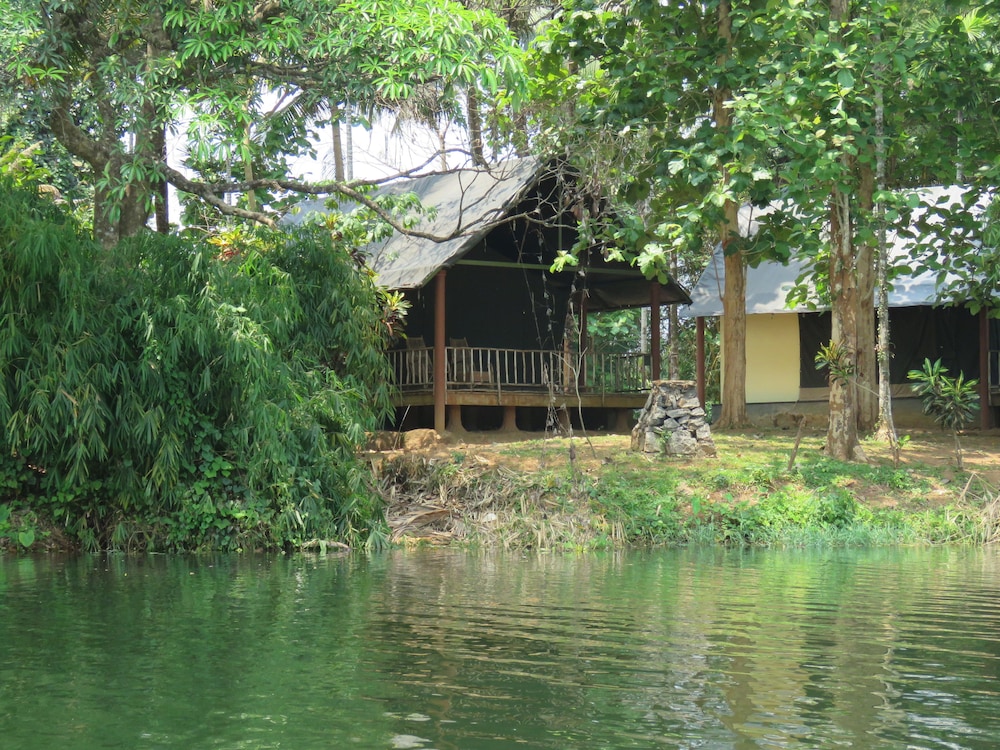 amritara riverside luxury tents