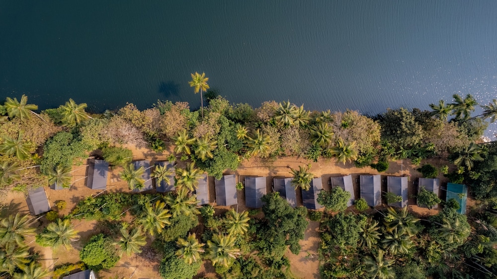 amritara riverside luxury tents