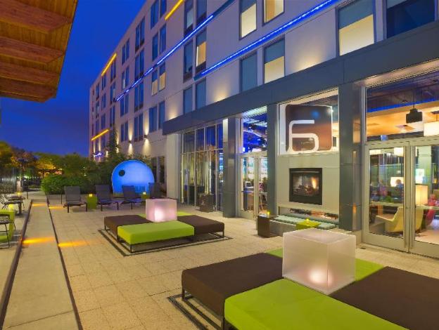 aloft portland airport at cascade station