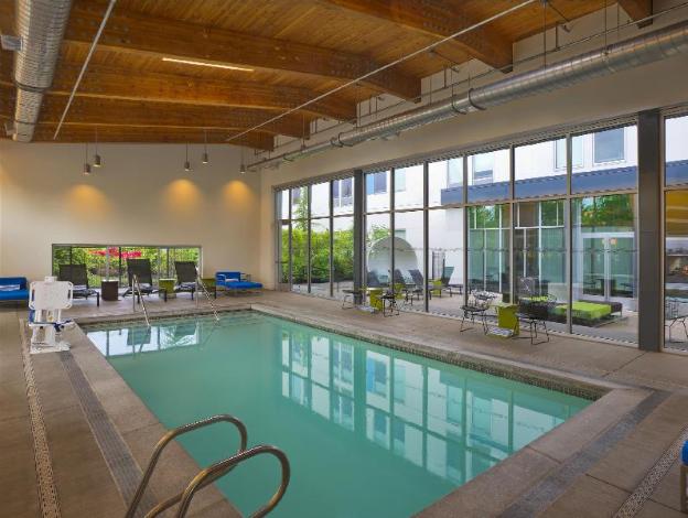 aloft portland airport at cascade station