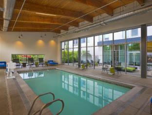 aloft portland airport at cascade station