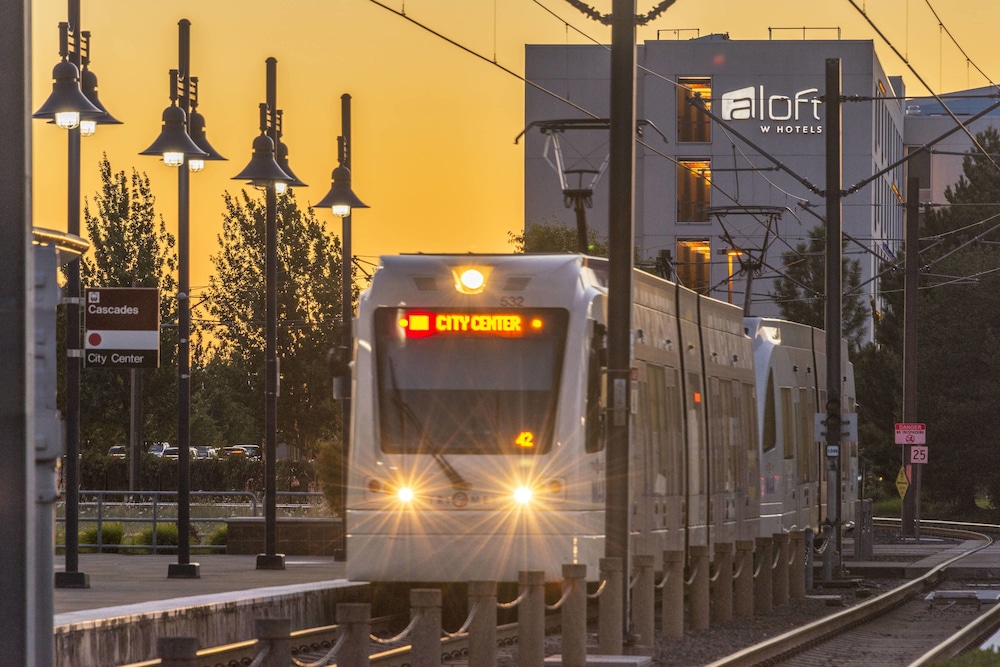 aloft portland airport at cascade station