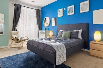 uptown spacious condo wifi free parking