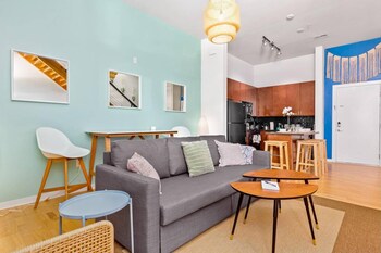 uptown spacious condo wifi free parking