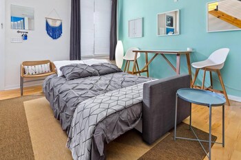 uptown spacious condo wifi free parking