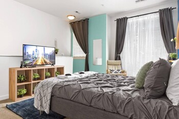 uptown spacious condo wifi free parking