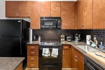 uptown spacious condo wifi free parking