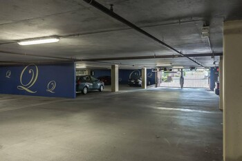 uptown spacious condo wifi free parking