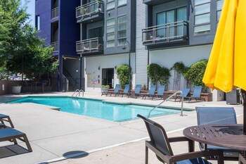 uptown spacious condo wifi free parking
