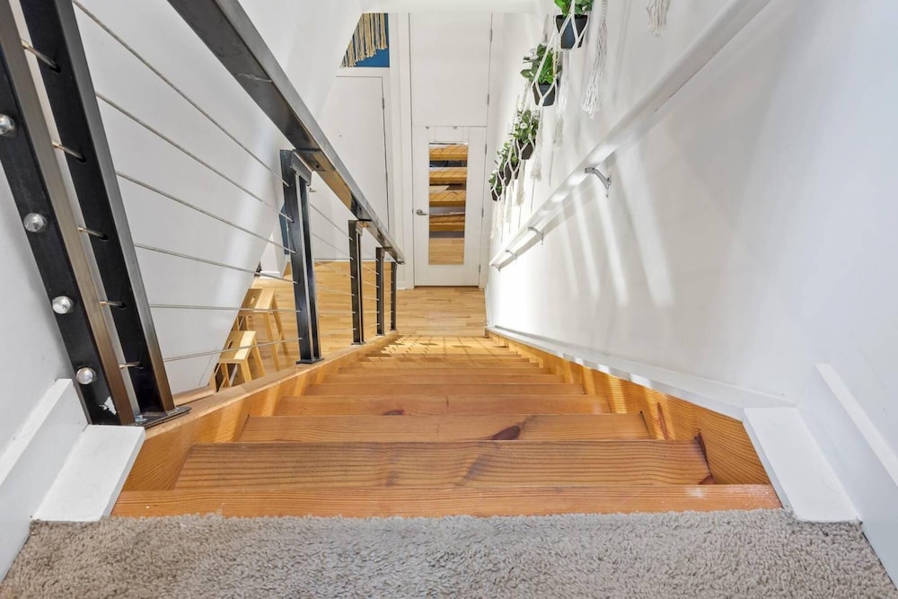 uptown spacious condo wifi free parking