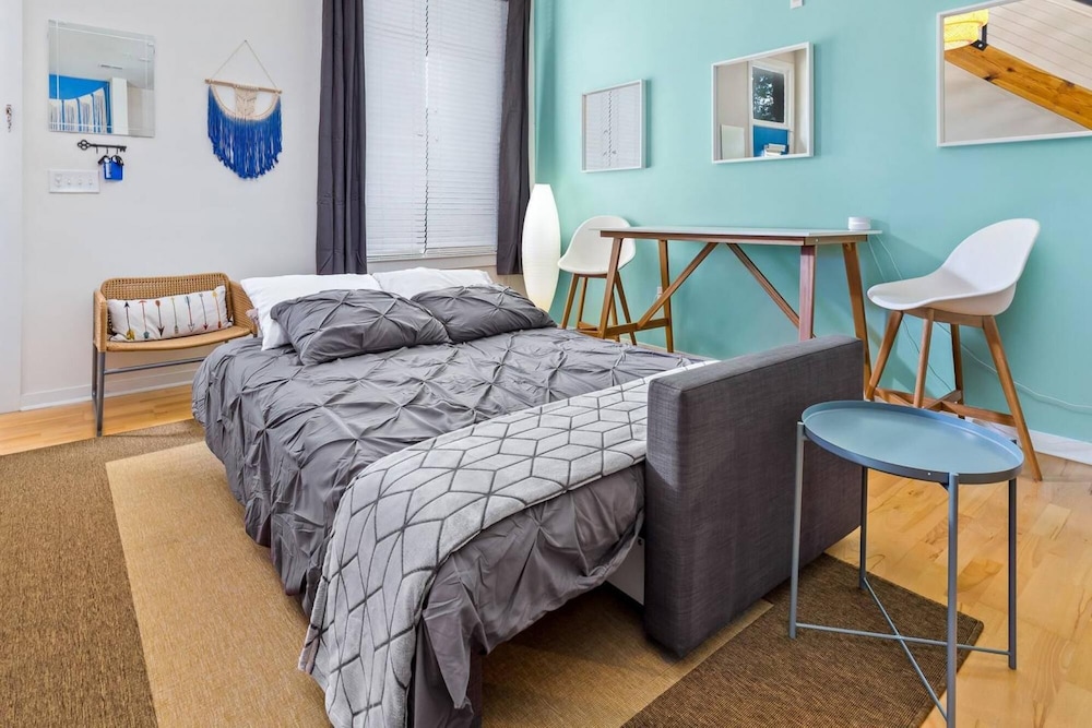 uptown spacious condo wifi free parking