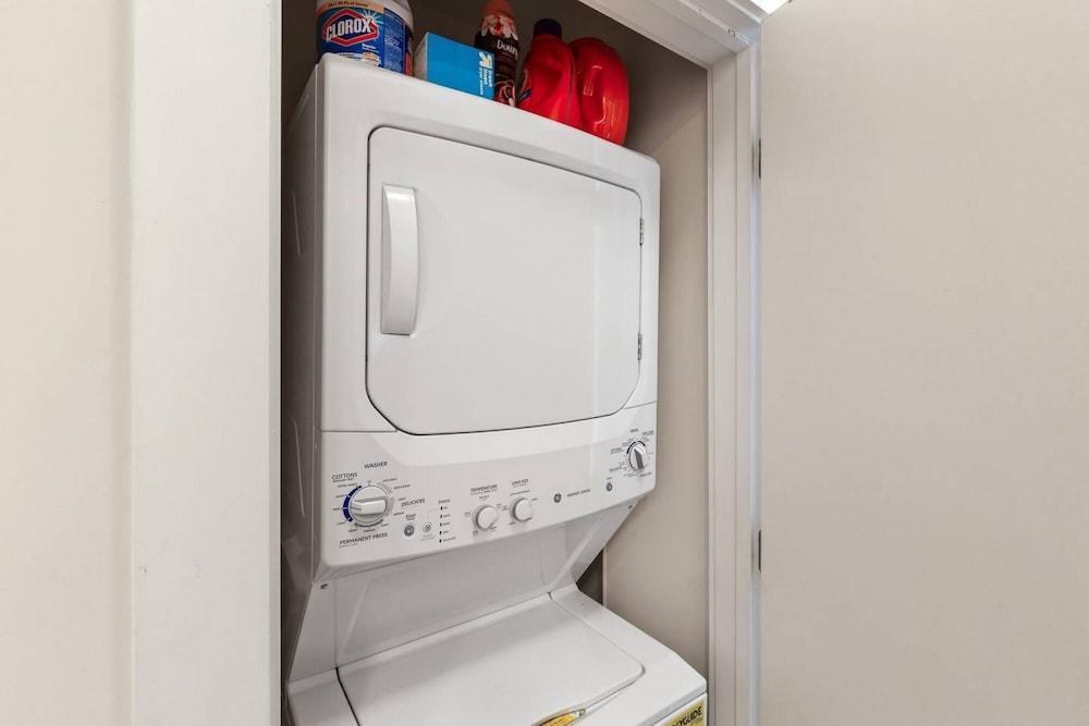 uptown spacious condo wifi free parking