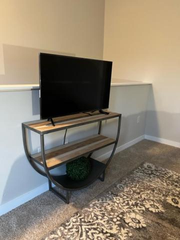 uptown spacious condo wifi free parking