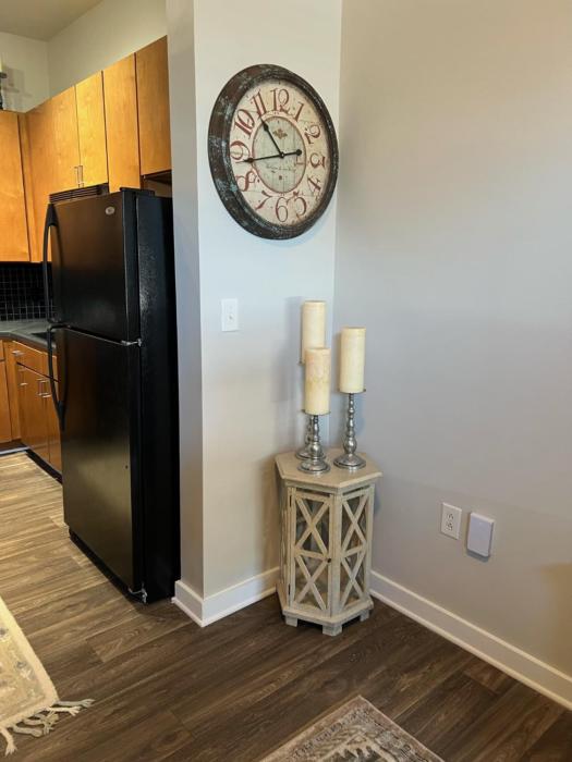 uptown spacious condo wifi free parking