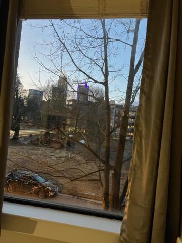 uptown spacious condo wifi free parking