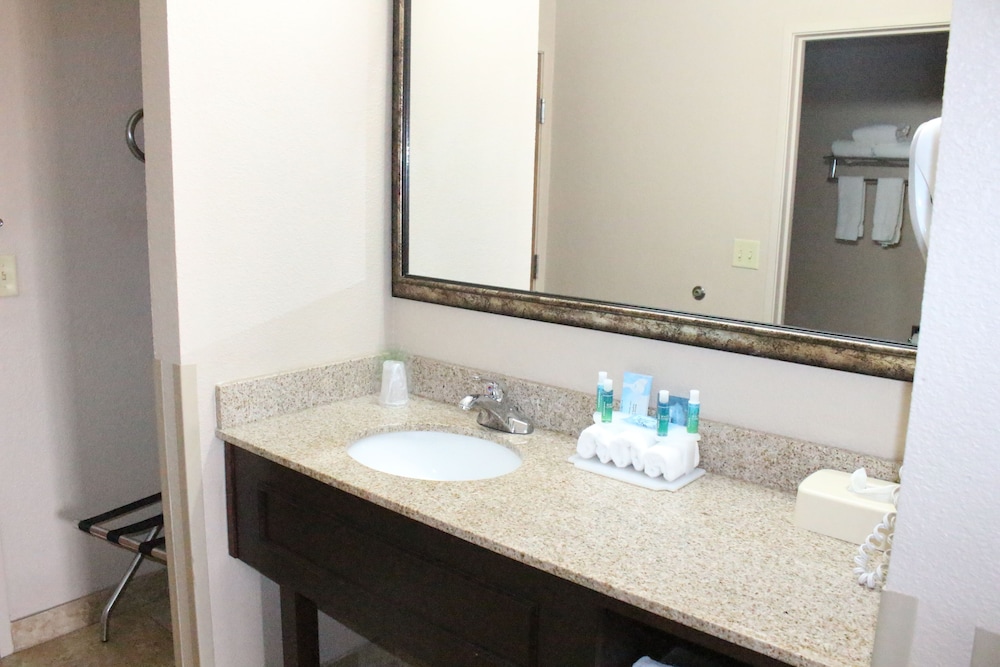 holiday inn express kansas city liberty by ihg