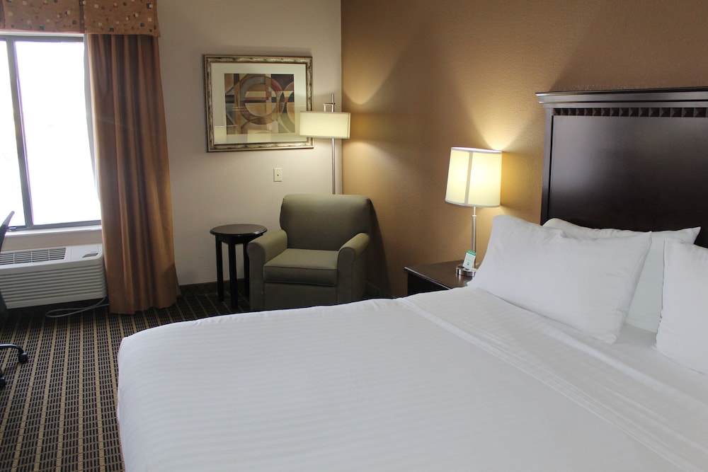 holiday inn express kansas city liberty by ihg
