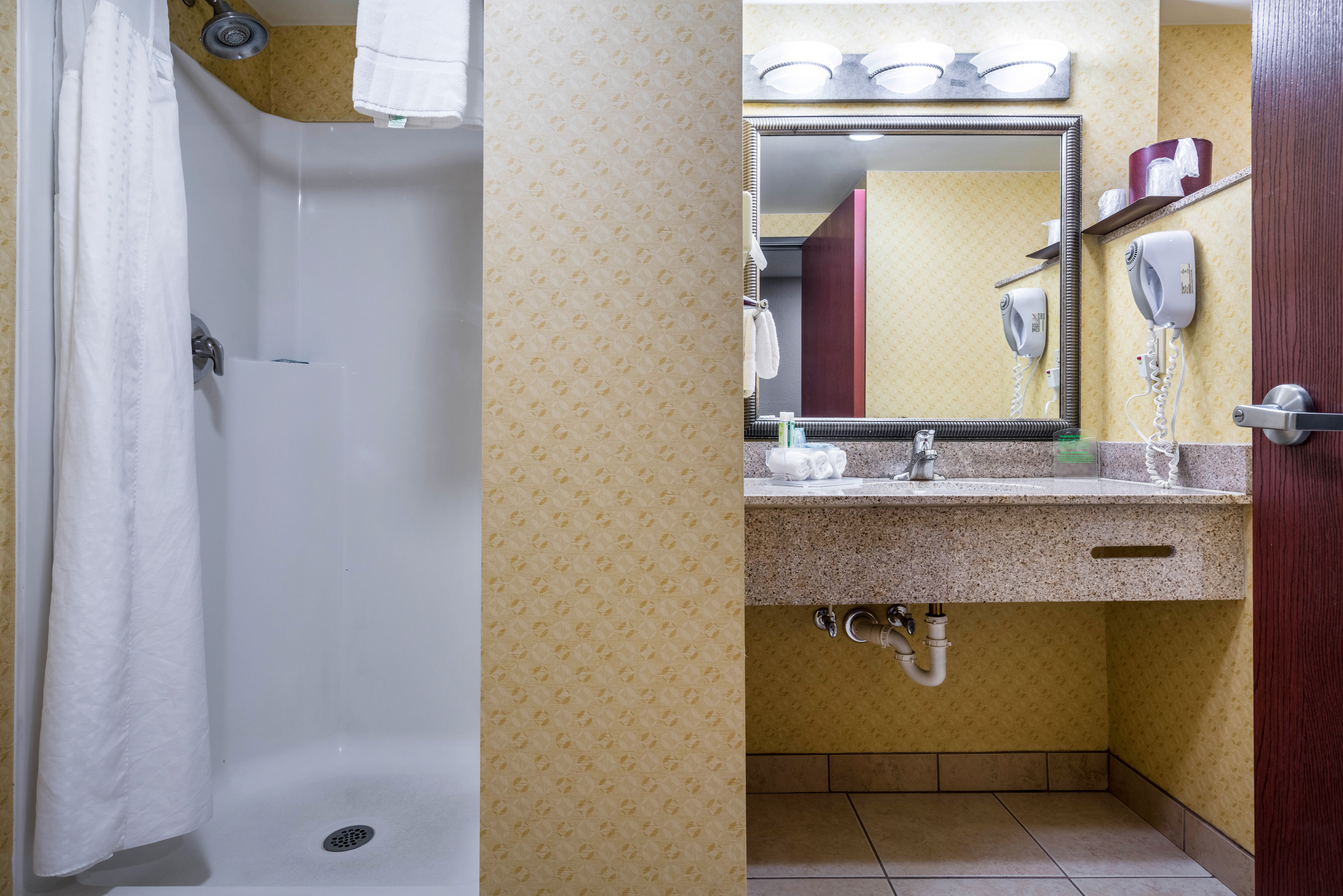 holiday inn express and suites roanoke rapids se by ihg
