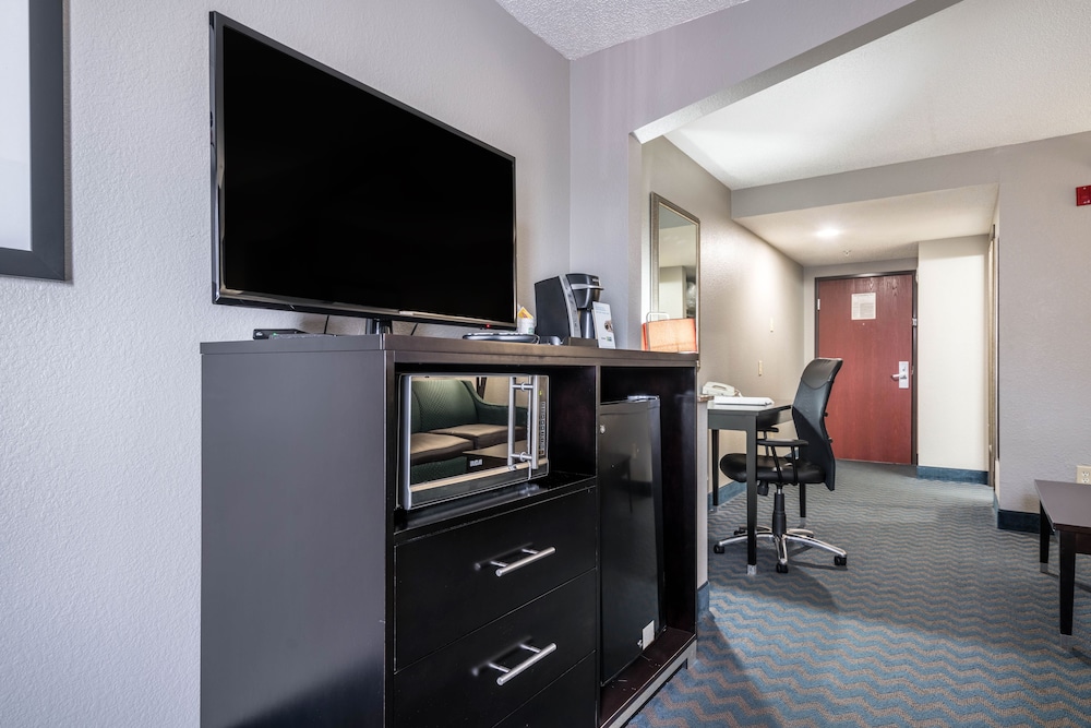 holiday inn express and suites roanoke rapids se by ihg