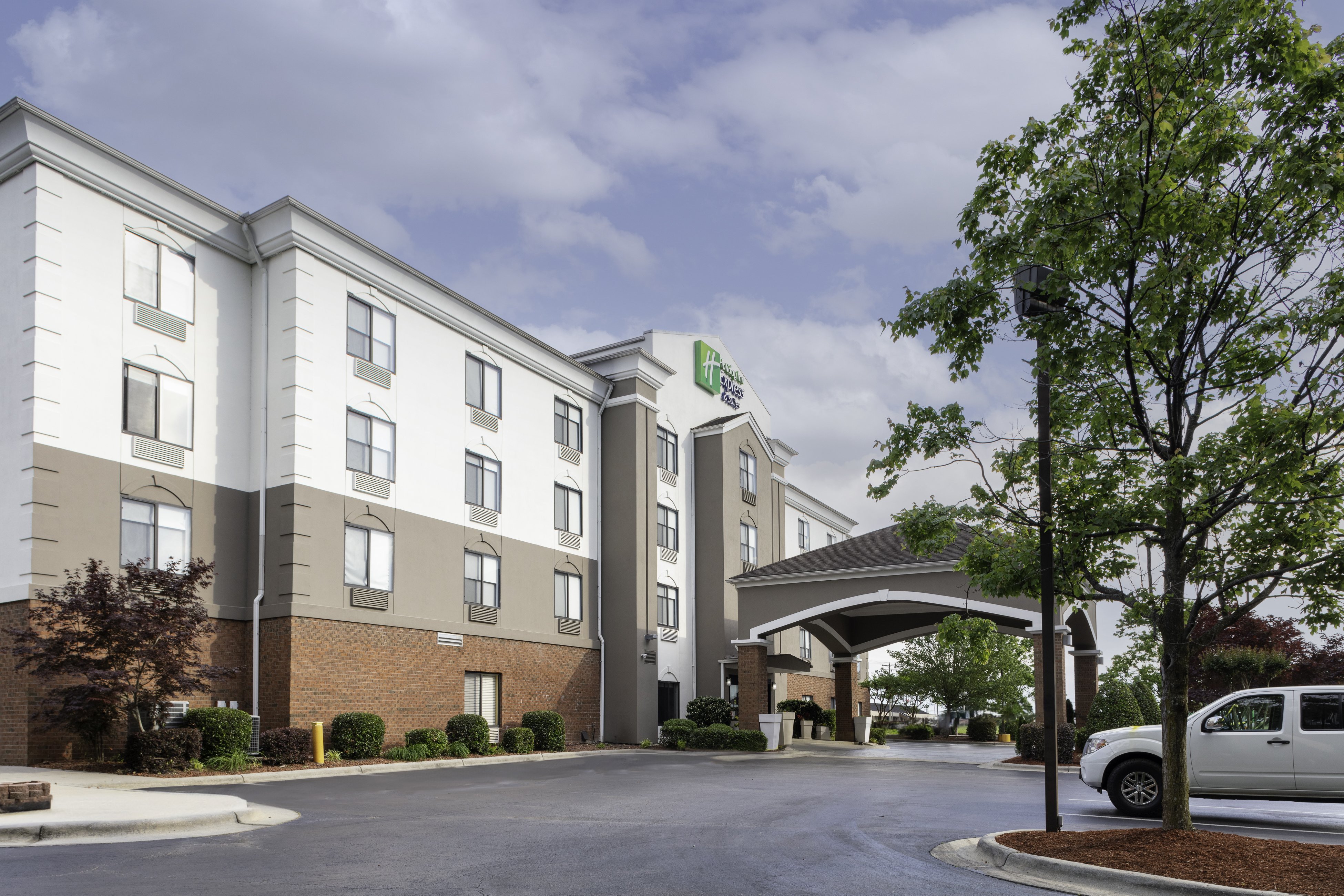 holiday inn express and suites roanoke rapids se by ihg