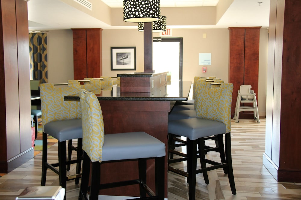 holiday inn express and suites roanoke rapids se by ihg