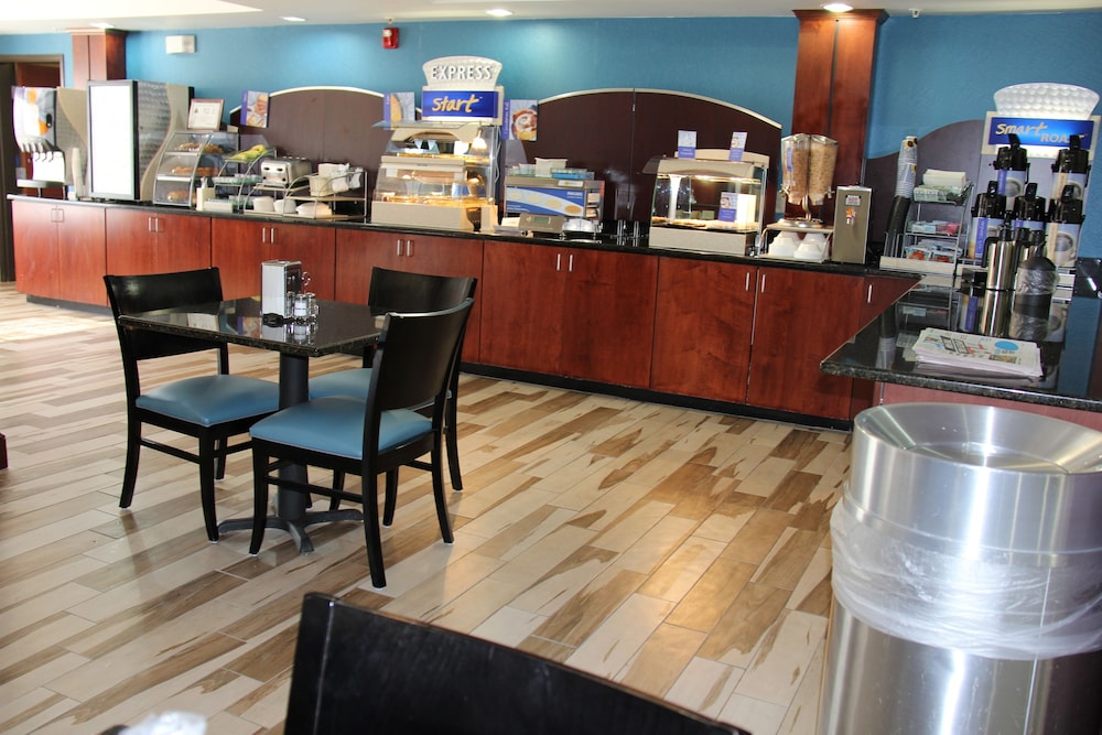 holiday inn express and suites roanoke rapids se by ihg