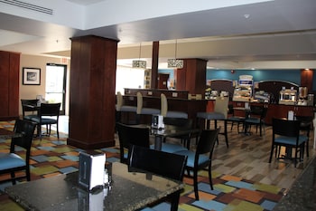 holiday inn express and suites roanoke rapids se by ihg