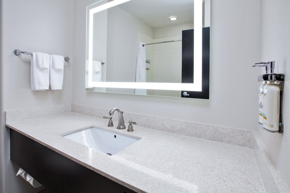 holiday inn express and suites duncan by ihg