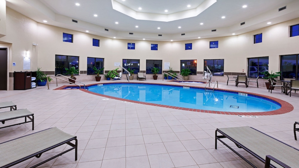 holiday inn express and suites duncan by ihg