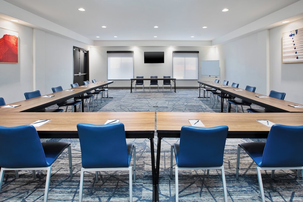 holiday inn express and suites duncan by ihg